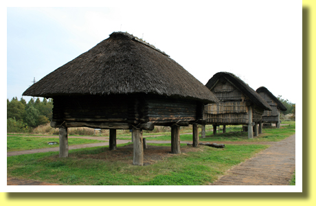 Pillar-supported Building reconstructed, Sannai-Maruyama Archaeological Site, Aomori City, Aomori Pref., Tohoku